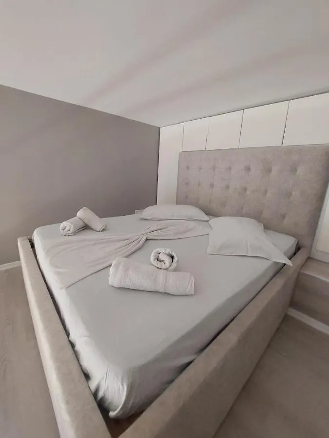 Velmar Hotel Голем 0*,