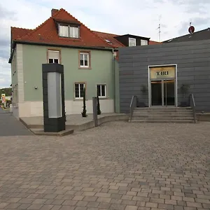 Tari 3*, Höchberg Germania