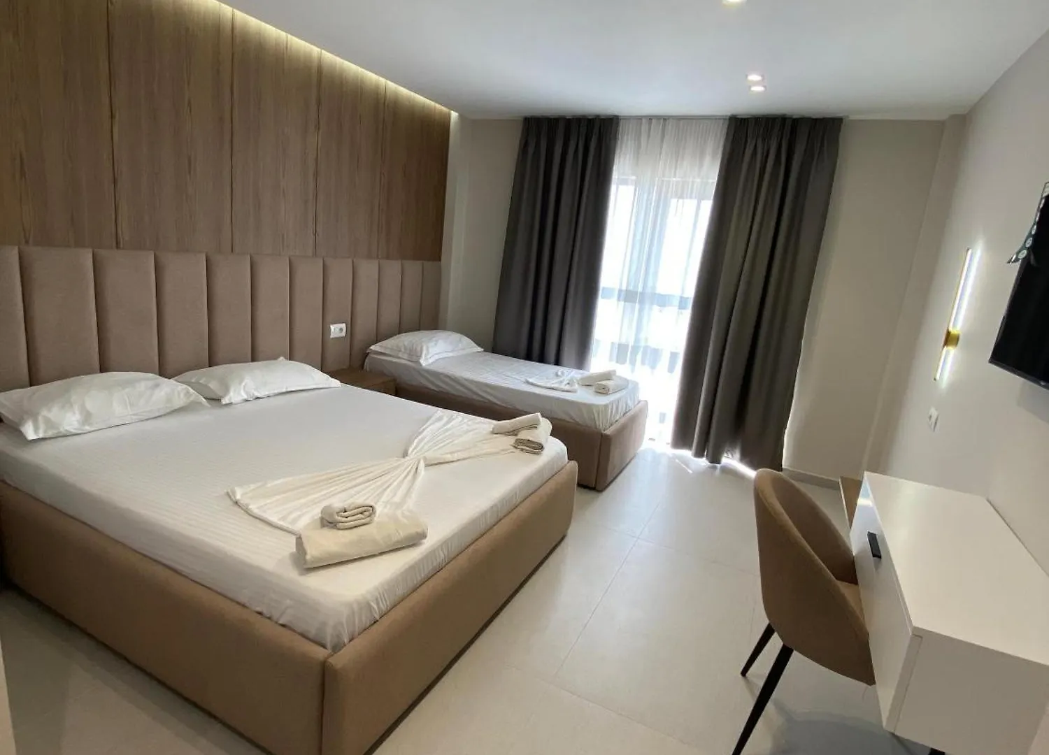 Velmar Hotel Golem  Albanien