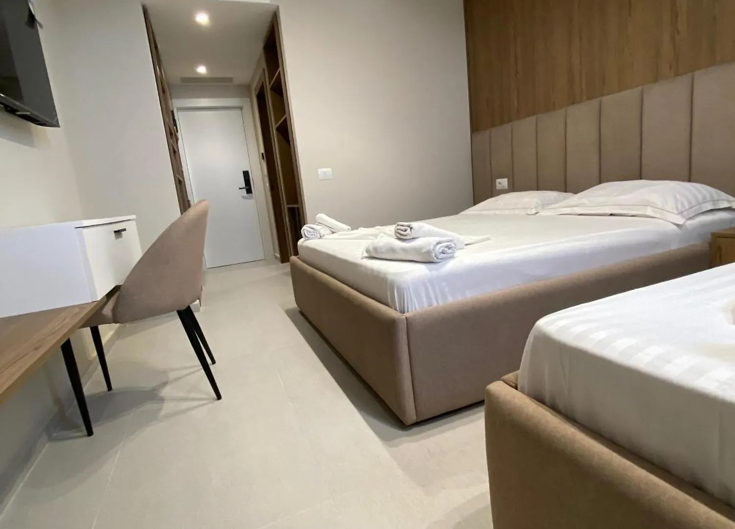 Velmar Hotel Golem  Golem (Tirana)